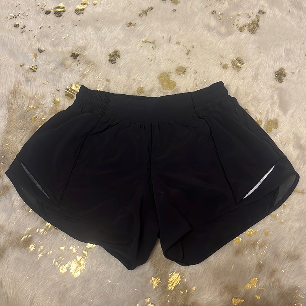 Lululemon Hotty Hot Low-Rise Lined Short 4”